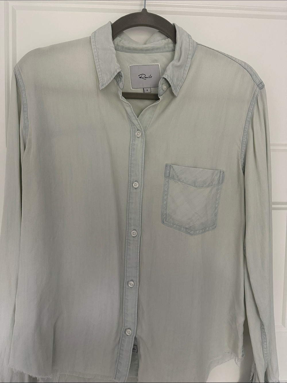 Rails Women’s Light Blue Denim Raw-Edge Button-Down Shirt